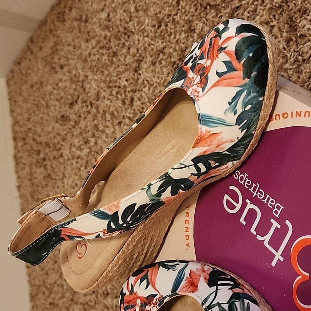 Shoes - Picture 2 of 5